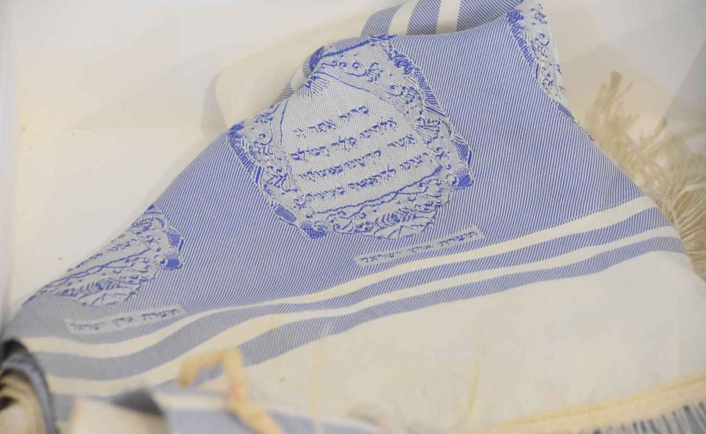 why-give-a-galilee-silks-tallit-to-a-man-as-a-gift